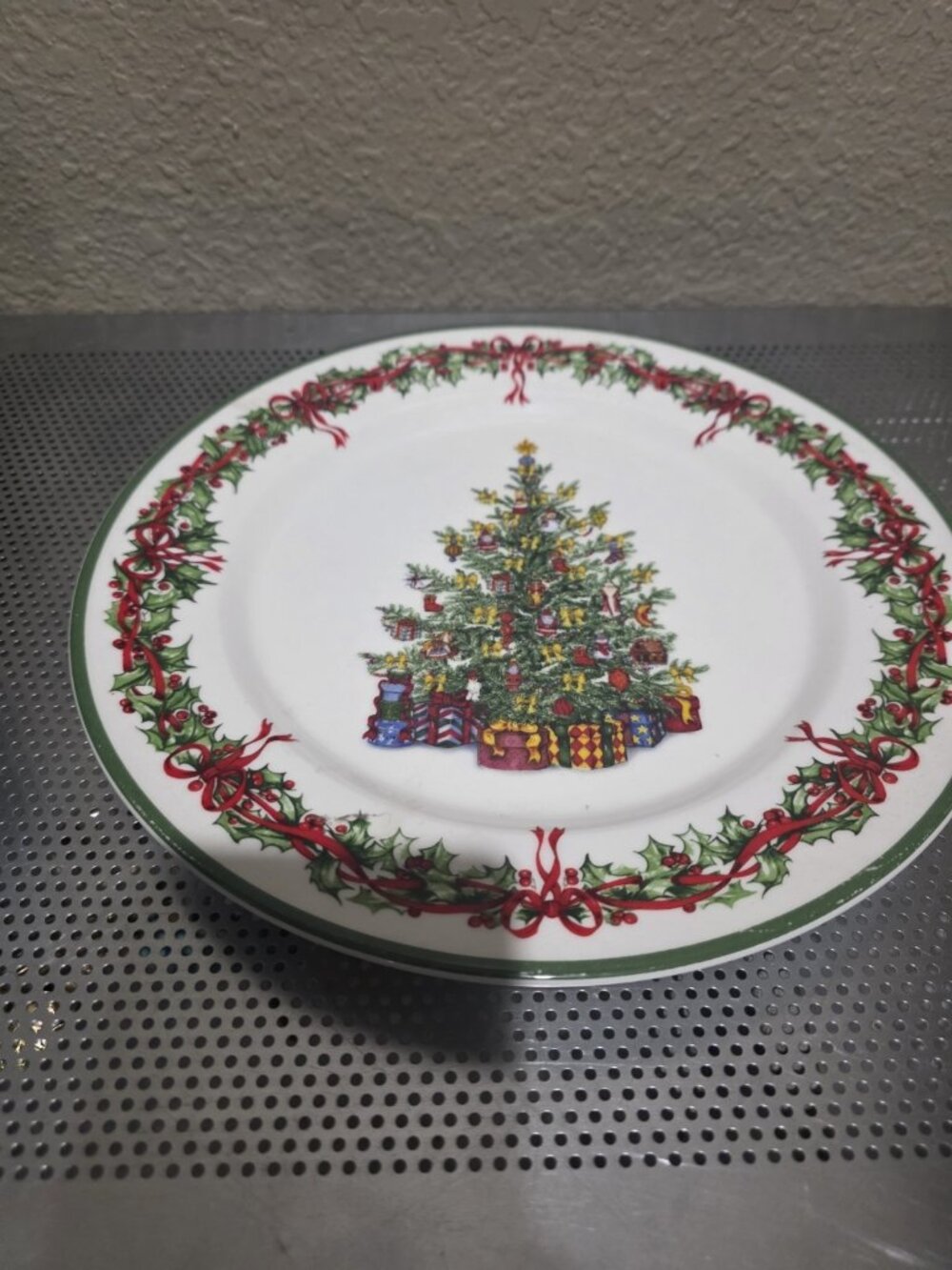 CHRISTOPHER RADKO Traditions HOLIDAY CELEBRATIONS Serving Plate Christmas
